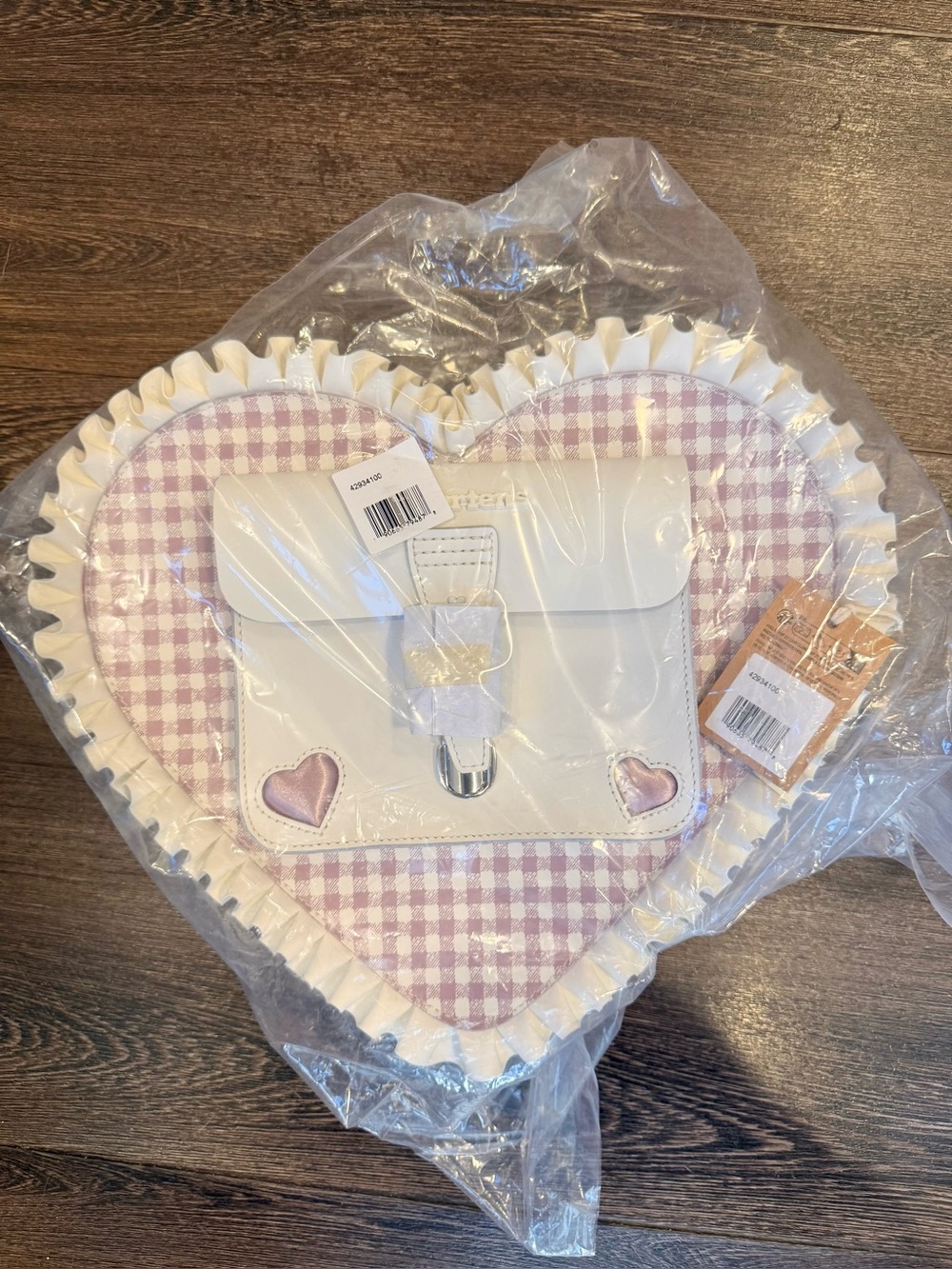 Dr. Martens FRILLED GINGHAM LEATHER HEART BACKPACK - Picture 3 of 4